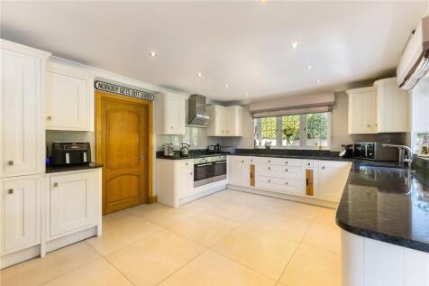 Kitchen/B&#39;fast Room