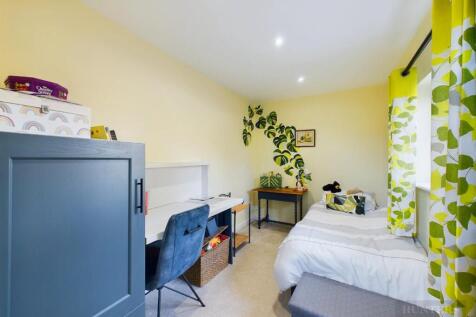 CAM03696G0-PR0425-STILL008.jpg
