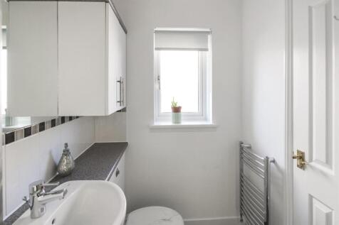 22 - Ensuite 2.jpg