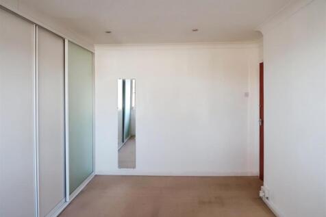 072ea0de-bedroom 202.JPG