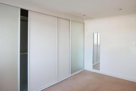 7813320c-bedroom2a.JPG