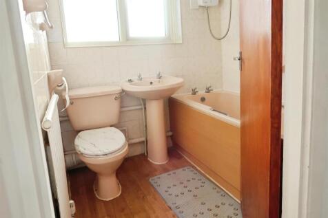95906bcb-bathrom.JPG