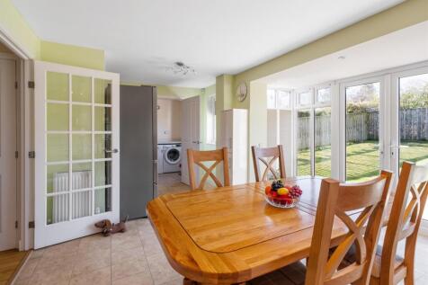 05 - Kitchen 2.jpg