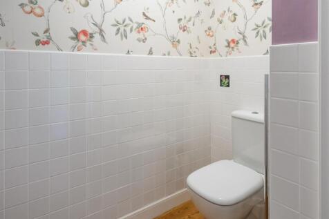 08 - Cloakroom.jpg