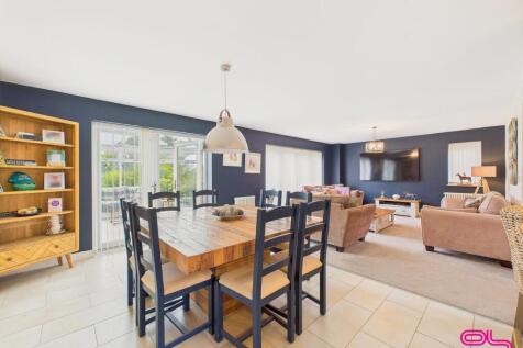 Open Plan Lounge Diner