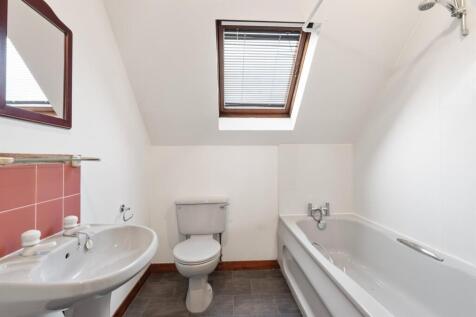 21 - Bathroom 1a.jpg