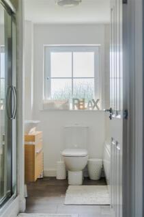 Family bathroom 2.jpg