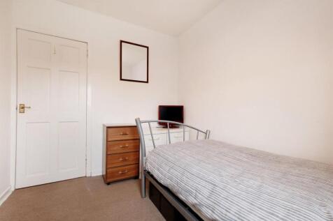 10 - Bedroom 2.1.jpg