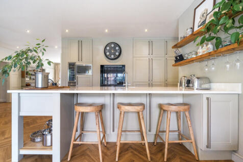 1330581-40-689da3...