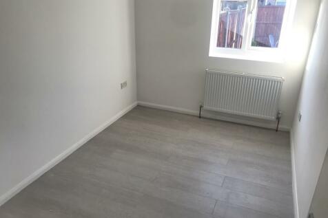 1 Bedroom Flats To Rent In Chadwell Heath Romford Essex