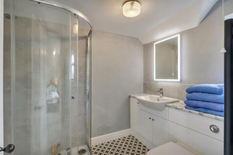 ensuite.jpg
