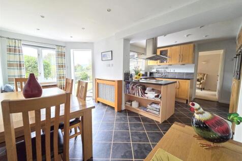Kitchen &amp; Dining Area