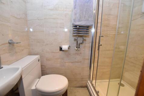 Ground Floor Cloakroom Shower.JPG
