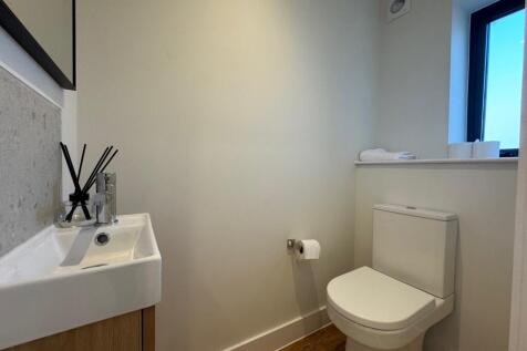 Cloakroom/wc