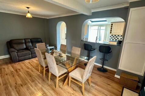 WhatsApp Image 2025-09-10 at 19.48.41_941015b6.jpg