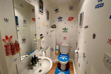 WhatsApp Image 2025-10-01 at 10.04.41_09f6544f.jpg