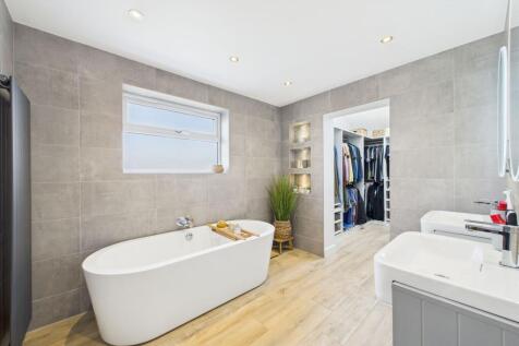 En Suite / Dressing Room