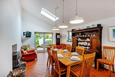 Living Dining Area