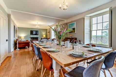 Sitting/Dining Room