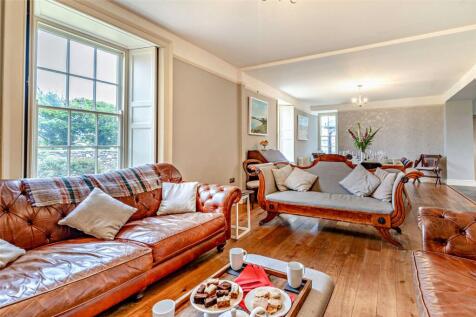Sitting/Dining Room