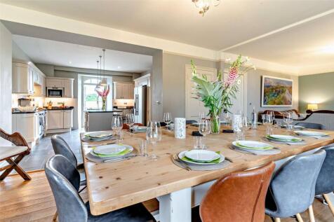 Sitting/Dining Room