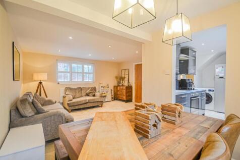 Dining Area &amp; Lounge