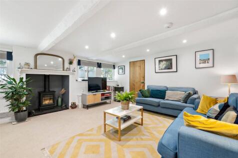 4 Reception Rooms