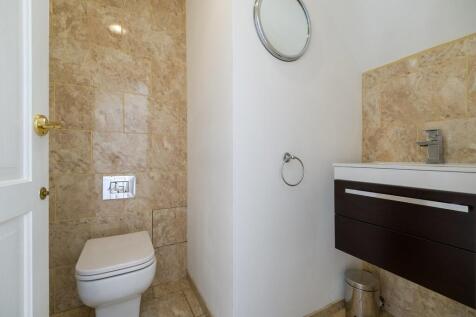 1440px-Brambles-1...