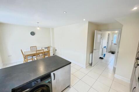 c33683c0--43CB-8872-FD97612236E7-64641-00001707D98