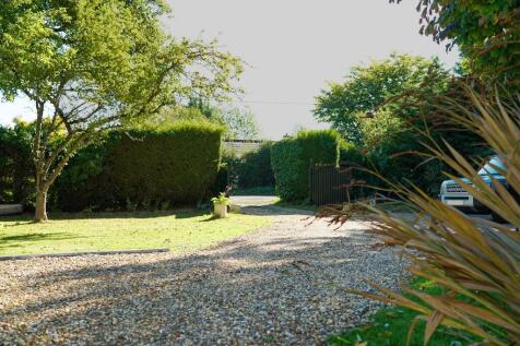 Mulberry Cottage-...