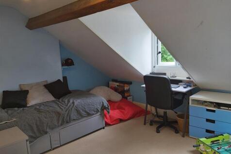 Bed2.jpg