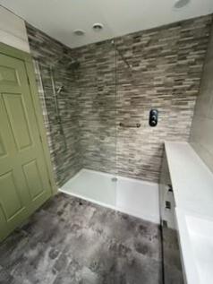 Ensuite 2.jpg