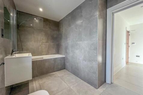 bathroom 2.jpg