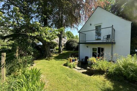 rear garden.JPEG