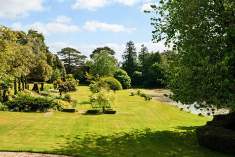 1298086-6827737eb...