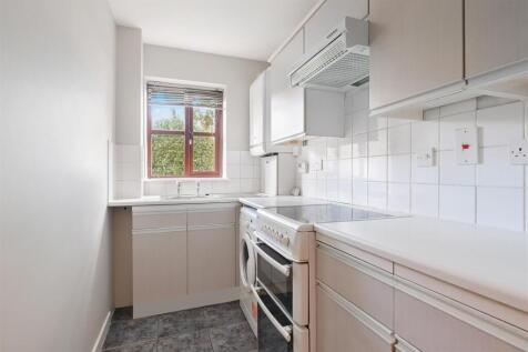 GRAYSHOT COURT, 2- (1).jpg