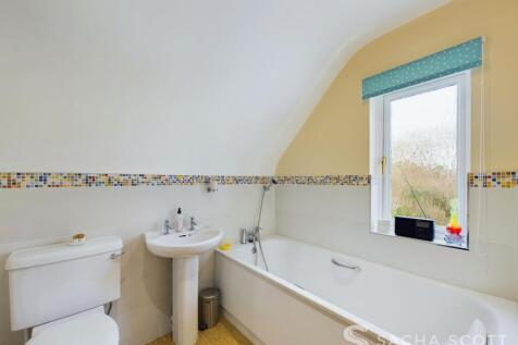 1st Floor Bathroom