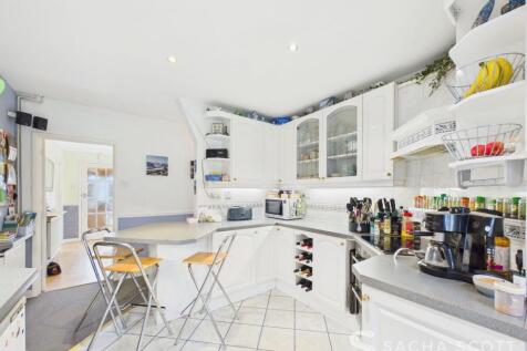 Kitchen / Breakfast Area