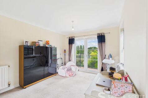 Dining Area / Balcony