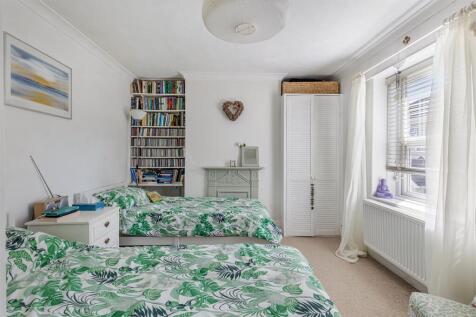 A19 - Kingsbridge, Rack Park Cottage - 250911.jpg