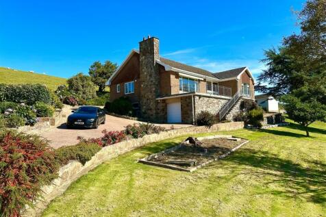 Front Driveway.jpg