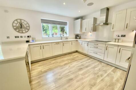 OPEN PLAN KITCHEN/DINING/SITTING ROOM