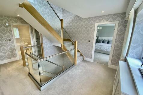 FIRST FLOOR LANDING