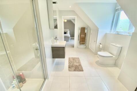 JACK AND JILL SHOWER ROOM