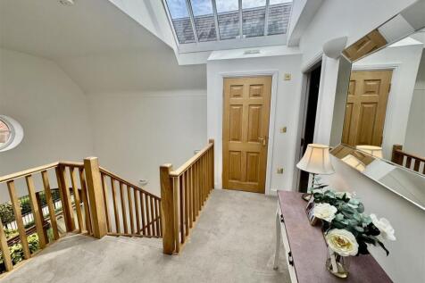 FIRST FLOOR LANDING