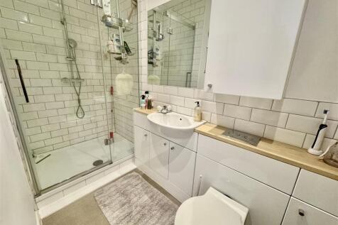 ENSUITE SHOWER ROOM