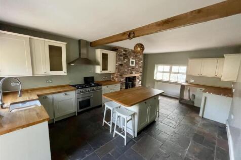 KITCHEN/BREAKFAST ROOM