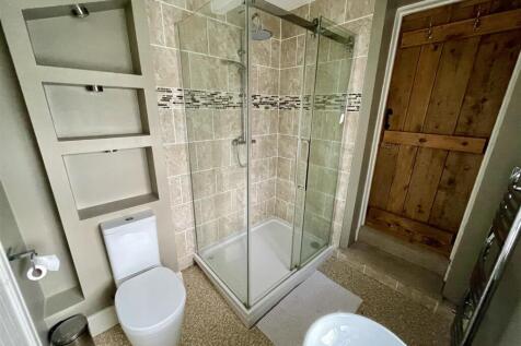ENSUITE SHOWER ROOM