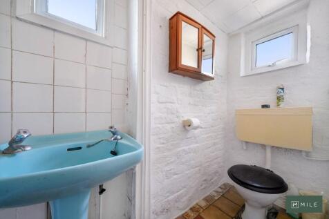 81 Purves Road - ...