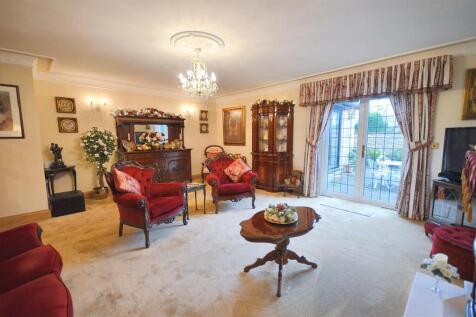Sitting/Dining Room